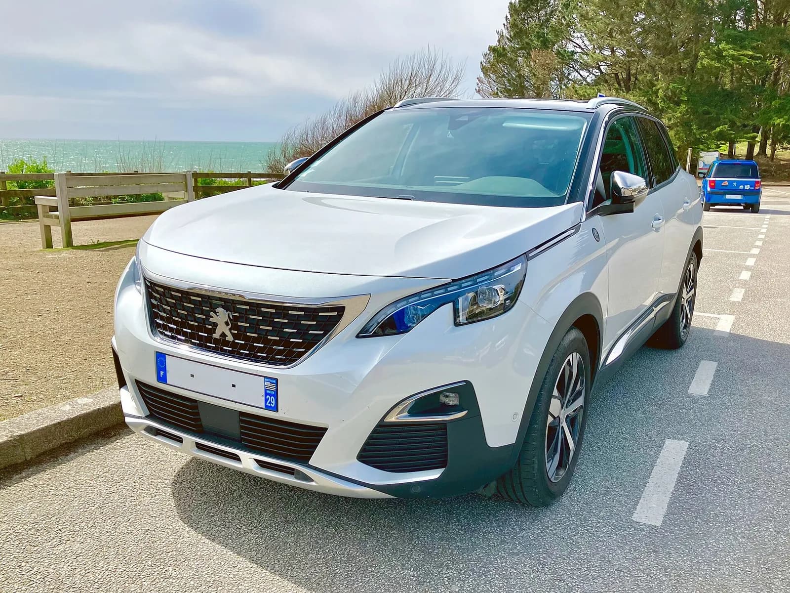 Peugeot 3008 Hybrid 136 Allure — foto dimostrativa di anteprima